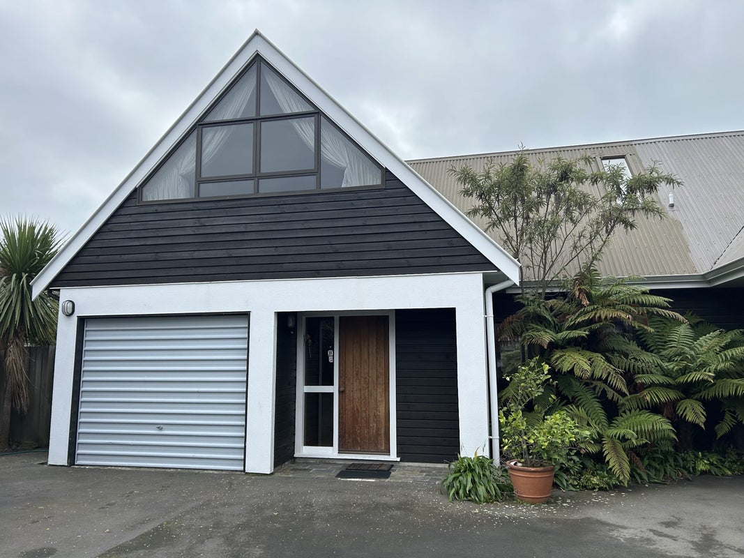 2/17 Wiggins Street, Sumner, Christchurch - Carousel 1