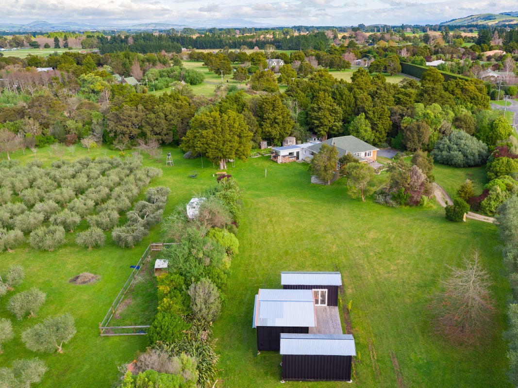 17 Tararua Drive, Upper Plain, Masterton - Carousel 1