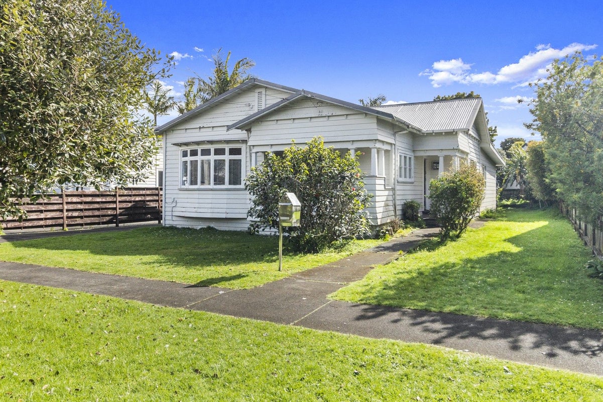 9 Hazelmere Road, Sandringham, Auckland - Carousel 1
