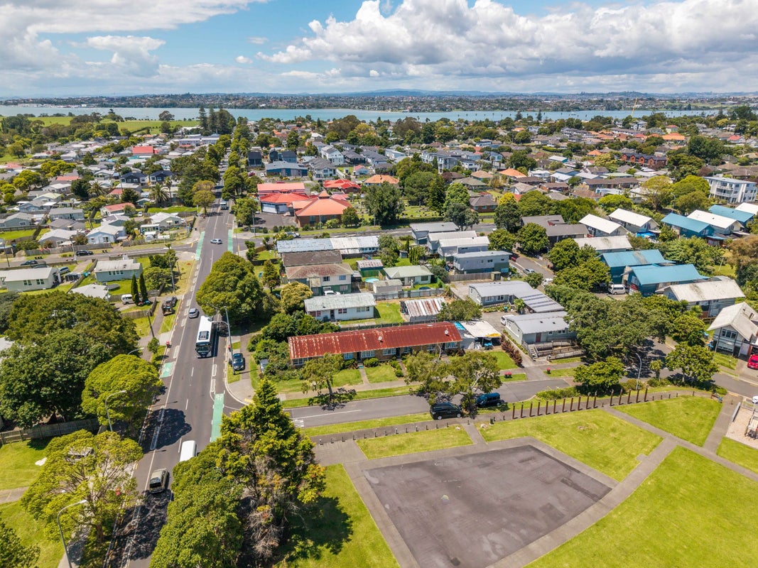 1/25 Point England Road, Point England, Auckland - Carousel 25
