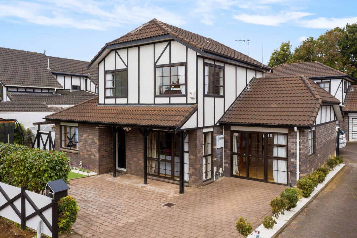19 Mapau Road, Greenlane, Auckland - Carousel 1