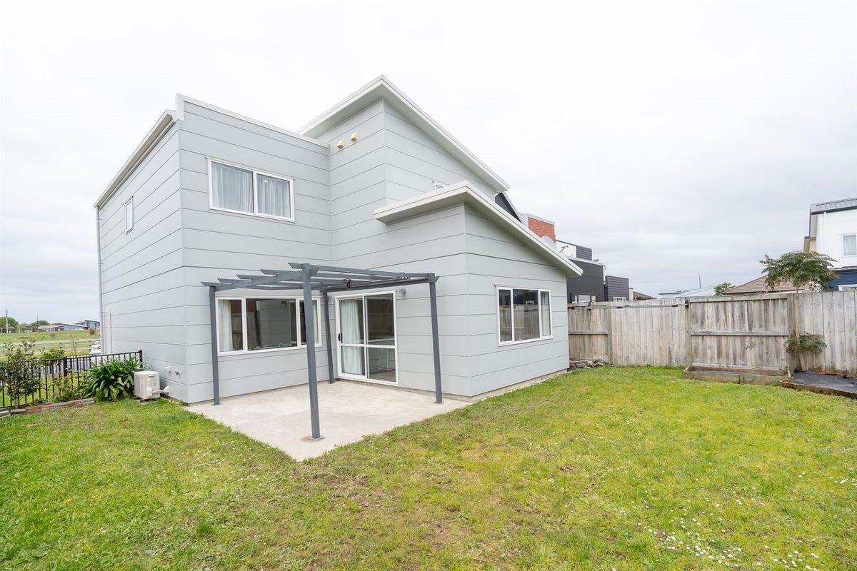 25 Tennille Street, Flagstaff, Hamilton - Carousel 24