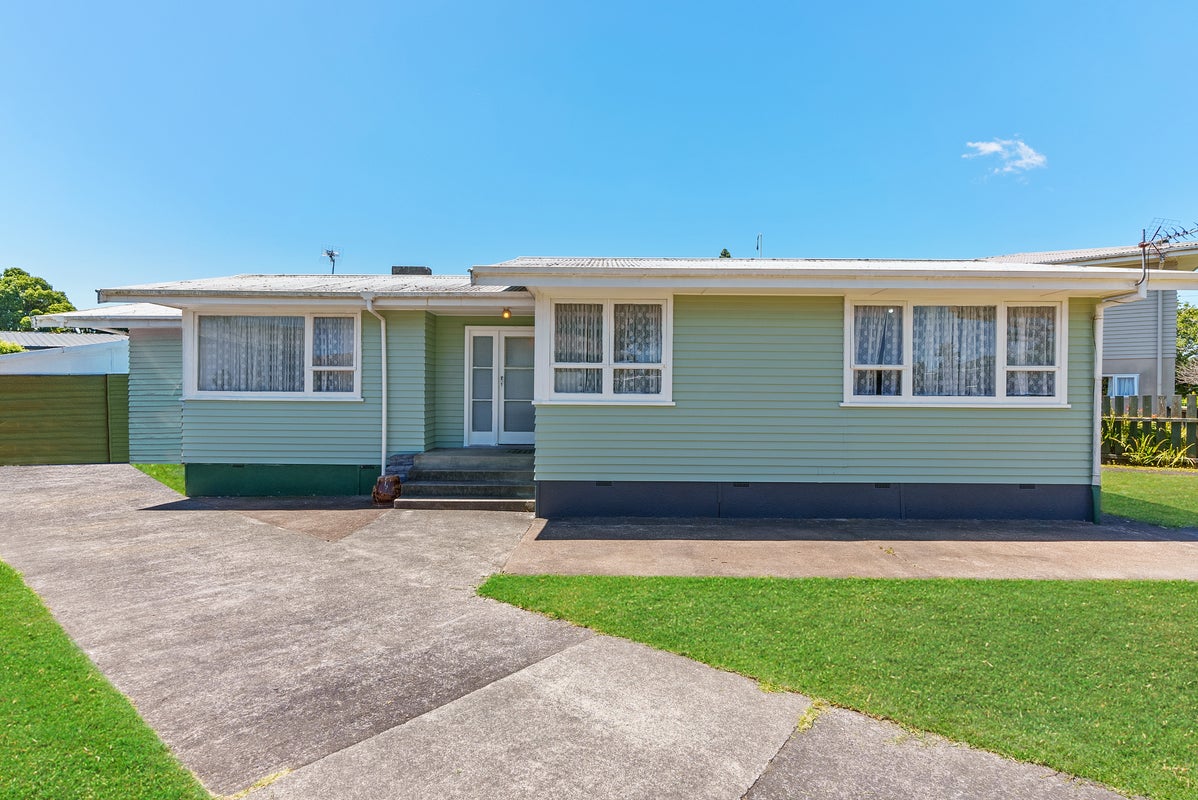 3 Bridgens Avenue, Te Atatu Peninsula, Auckland - Carousel 1