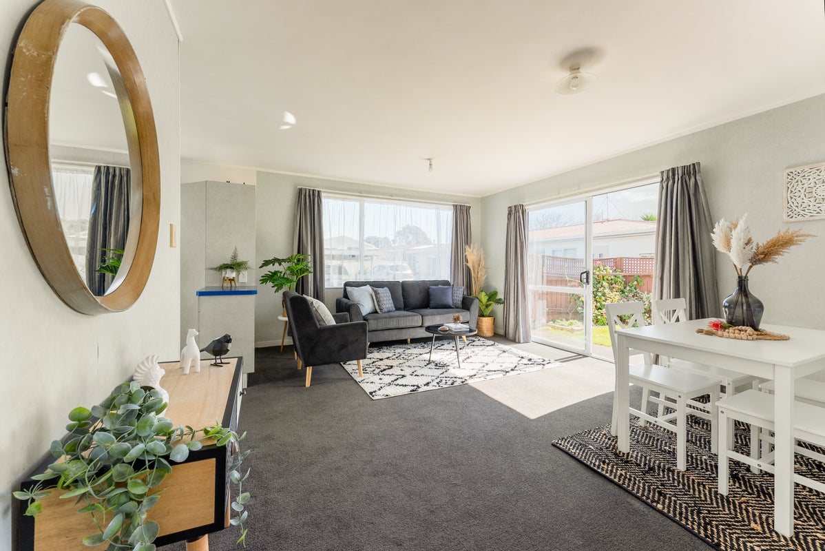 4/15 Naumai Place, Spotswood, New Plymouth - Carousel 1
