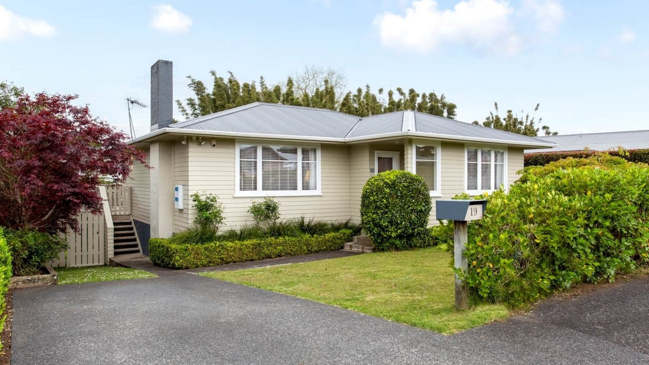 19 Te Wiata Place, Avondale, Auckland - Carousel 1
