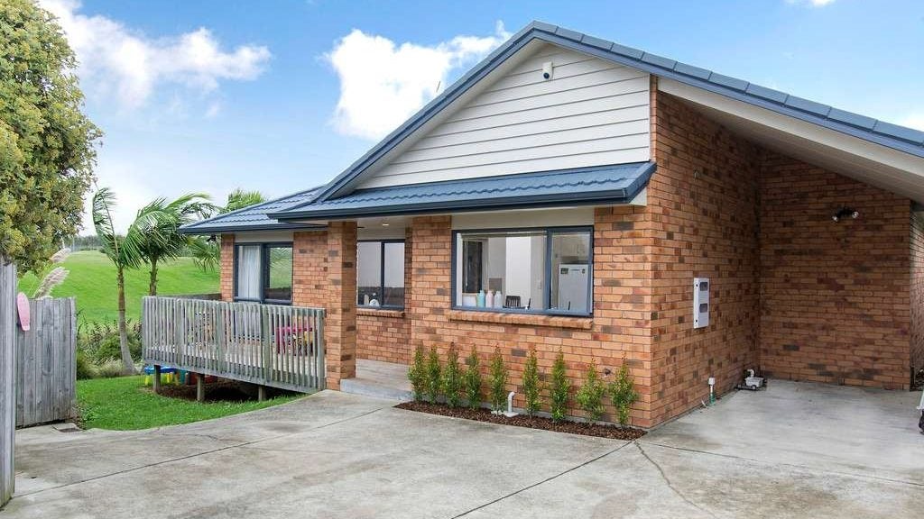 12 Midvale Place, Burswood, Auckland - Carousel 1