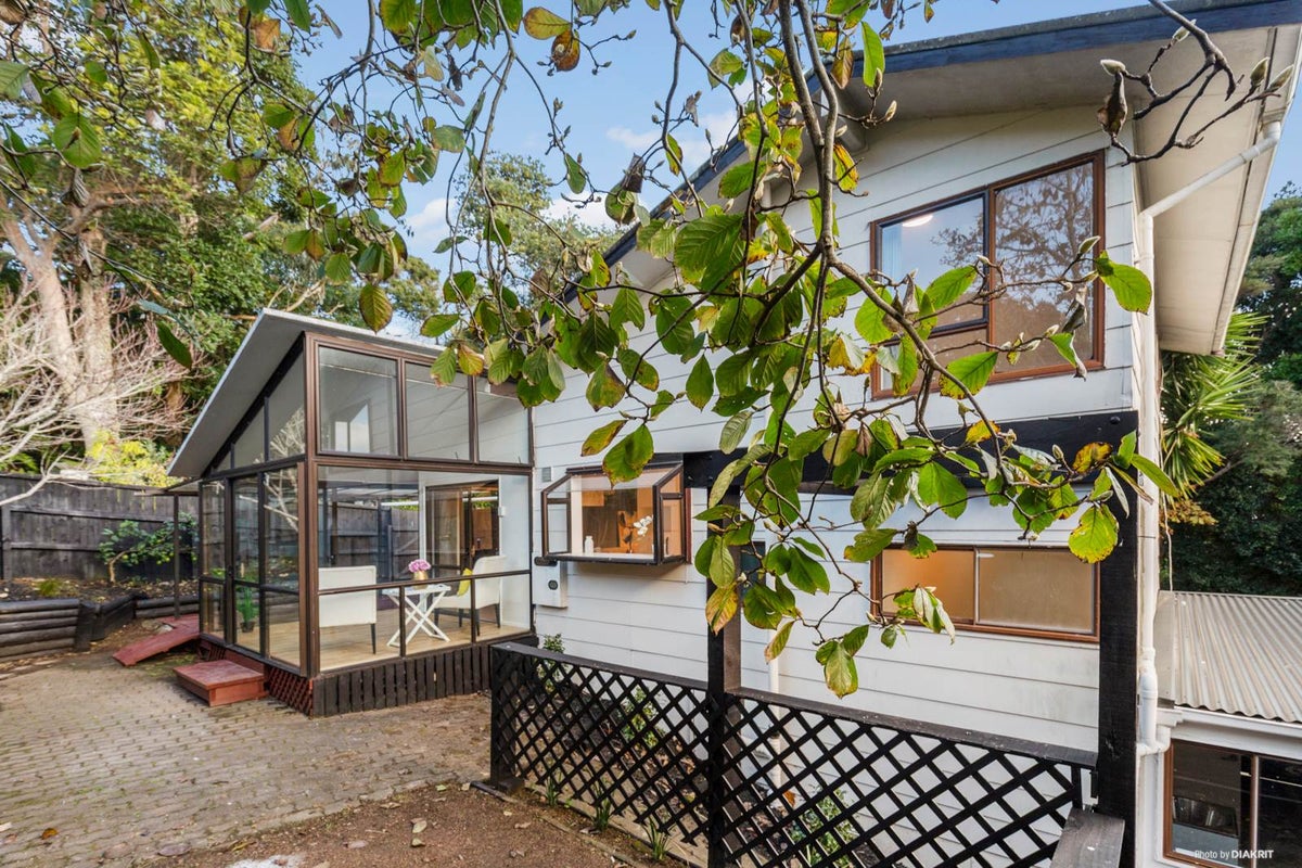 1/45 Valley View Road, Glenfield, Auckland - Carousel 1
