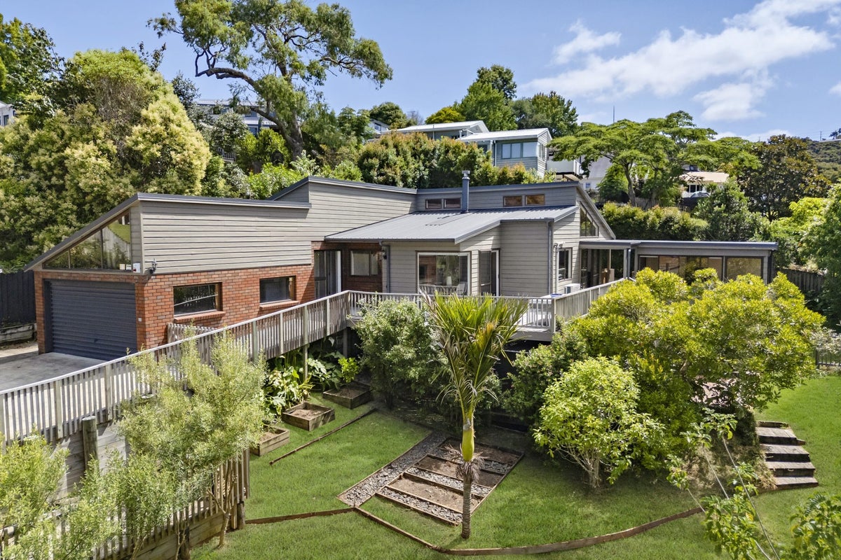 1/1 Flavia Close, Torbay, Auckland - Carousel 1