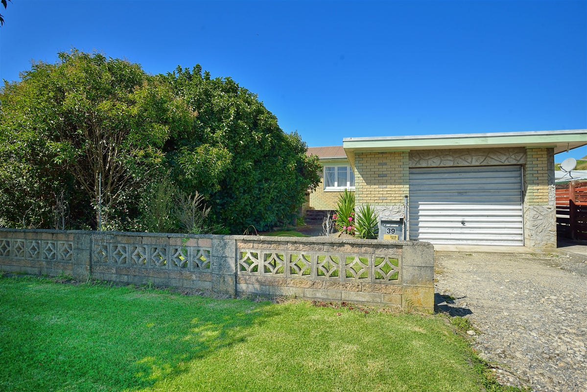 39 Lyell Road, Outer Kaiti, Gisborne - Carousel 1