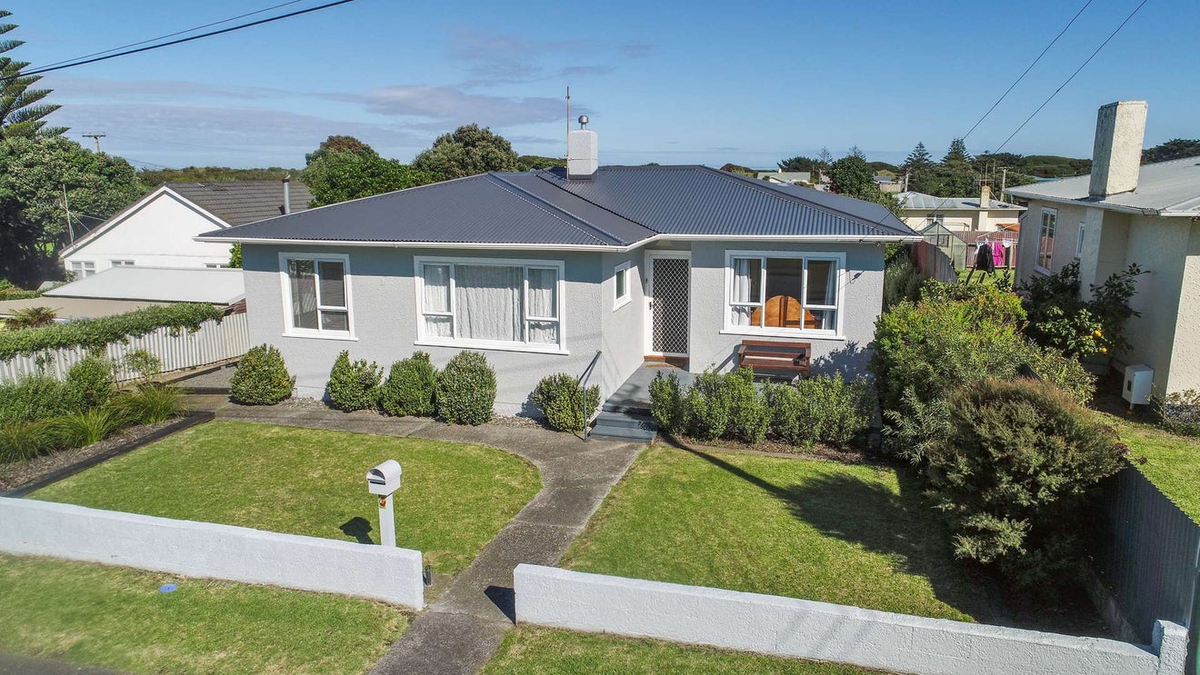 3 Omori Place, Castlecliff, Whanganui - Carousel 1