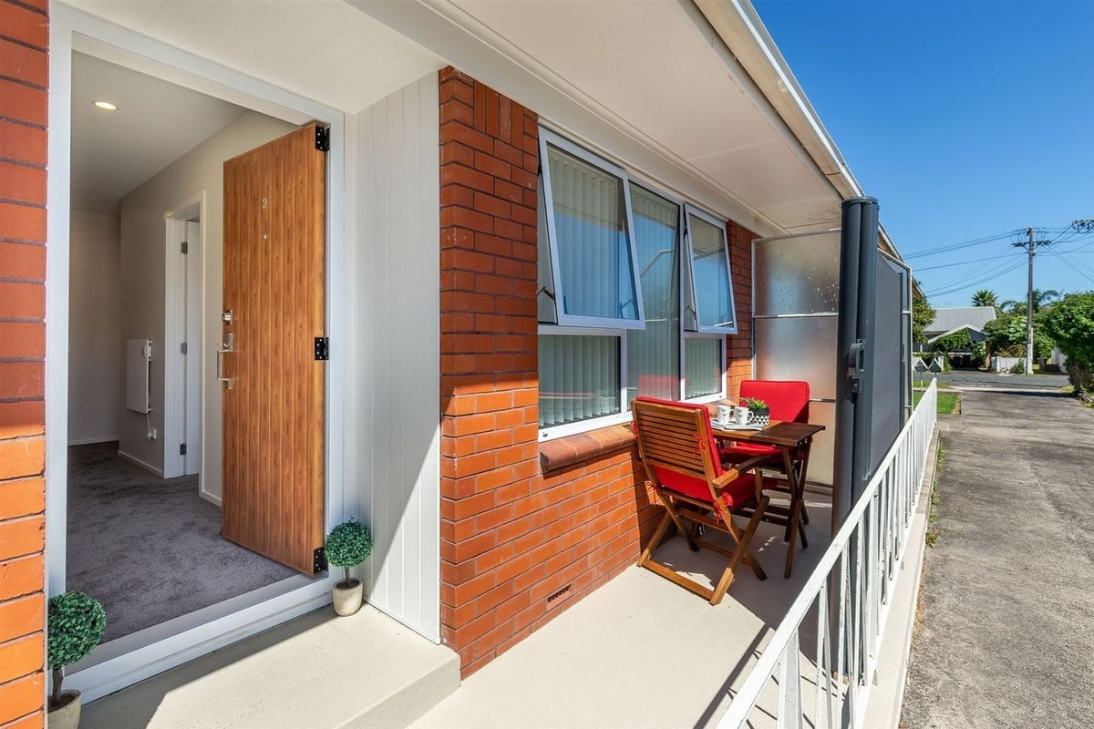 2/26 Kingsway Avenue, Sandringham, Auckland - Carousel 1