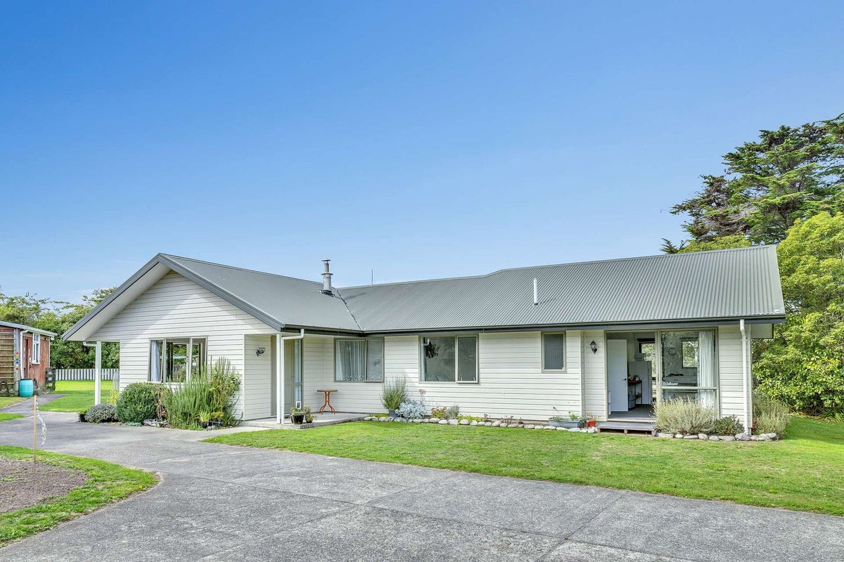 332 Cape Foulwind Road, Carters Beach, Westport - Carousel 2
