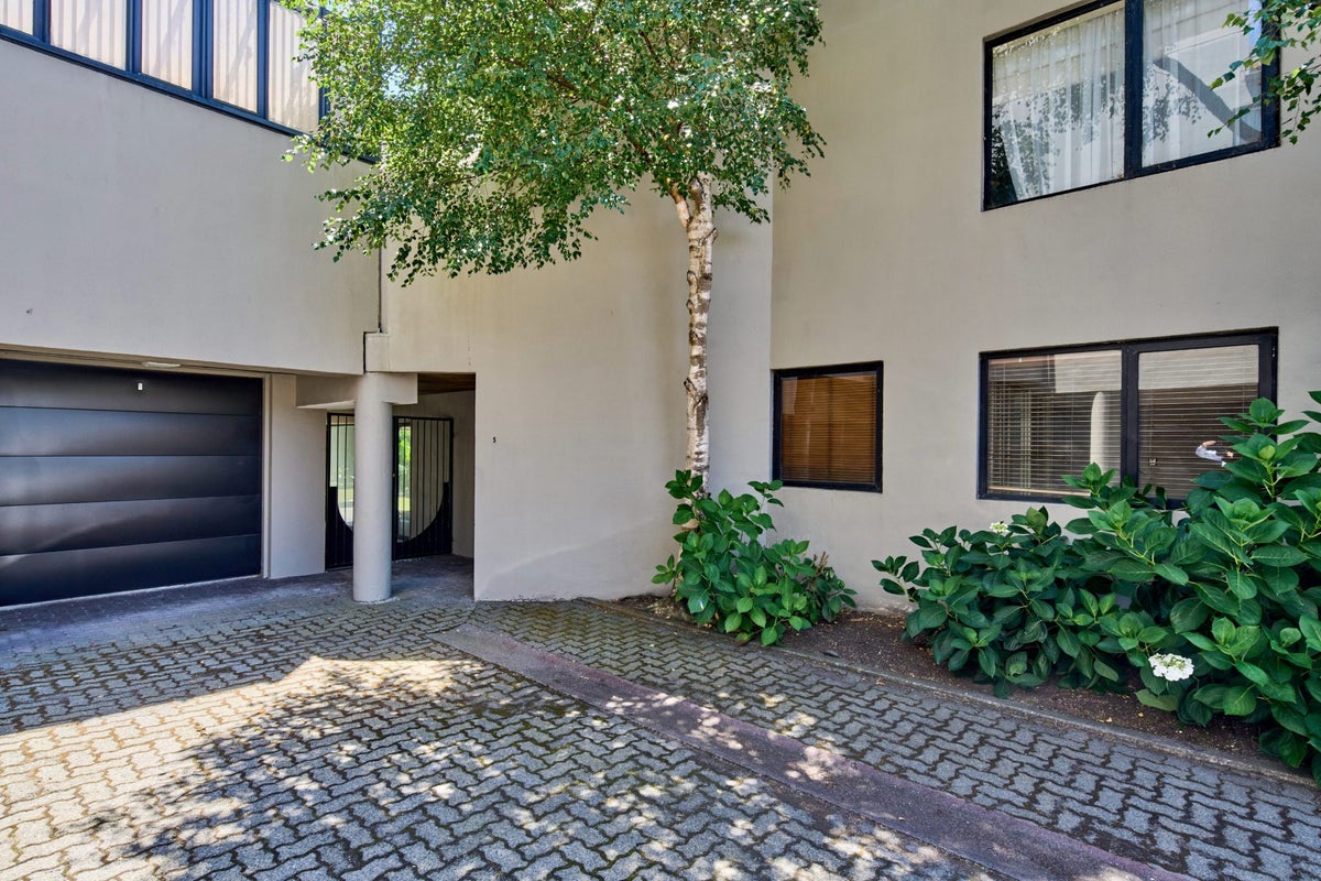 2/32 Hobson Street, Thorndon, Wellington - Carousel 1