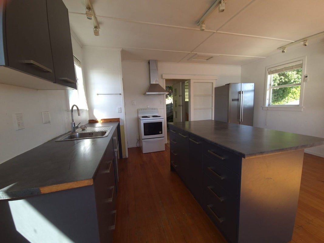 37 Seaview Road, Paremata, Porirua - Carousel 2