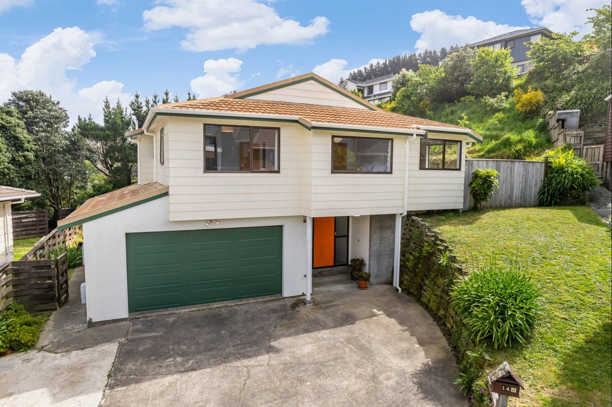 14 Cullen Place, Tawa, Wellington - Carousel 1