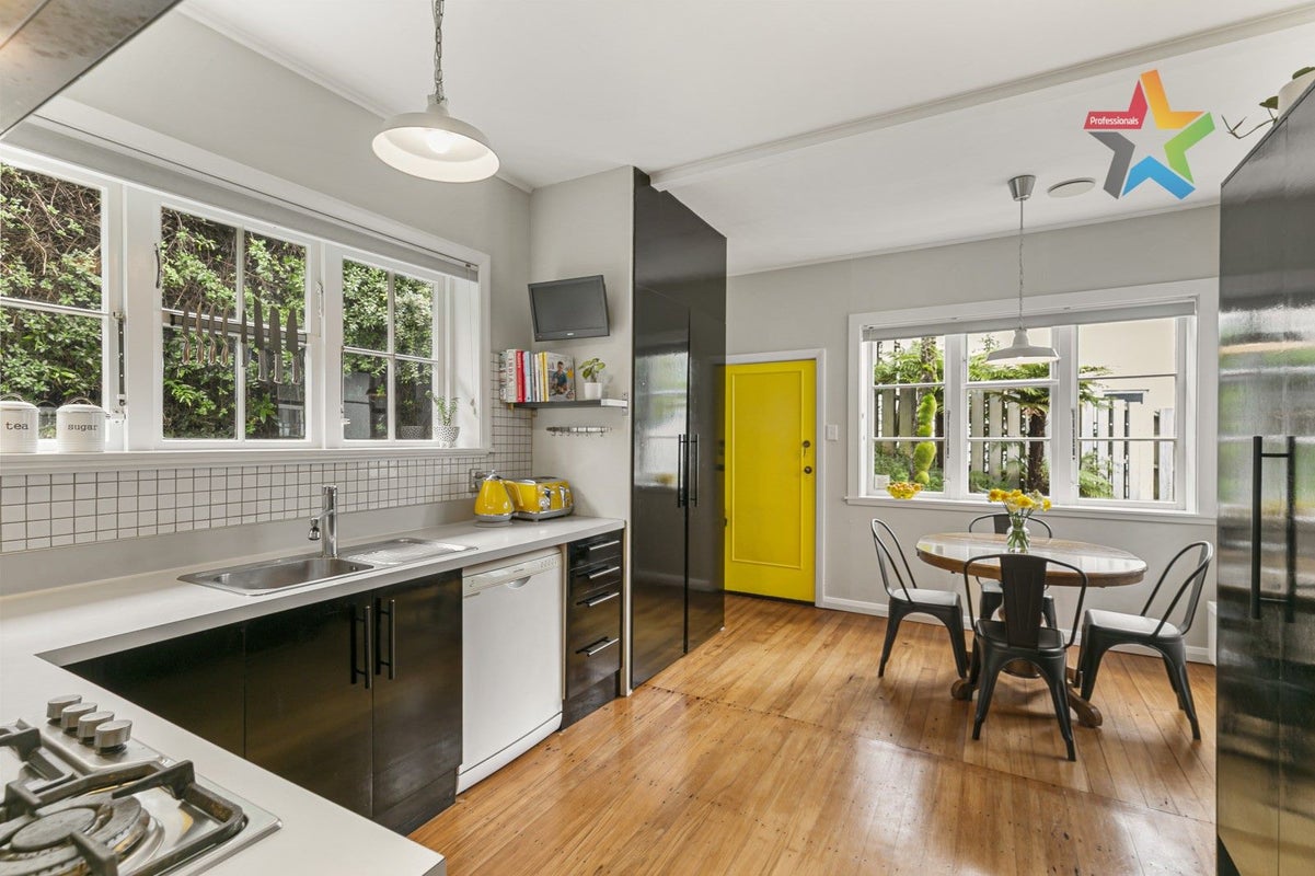 3 Wavell Street, Karori, Wellington - Carousel 2