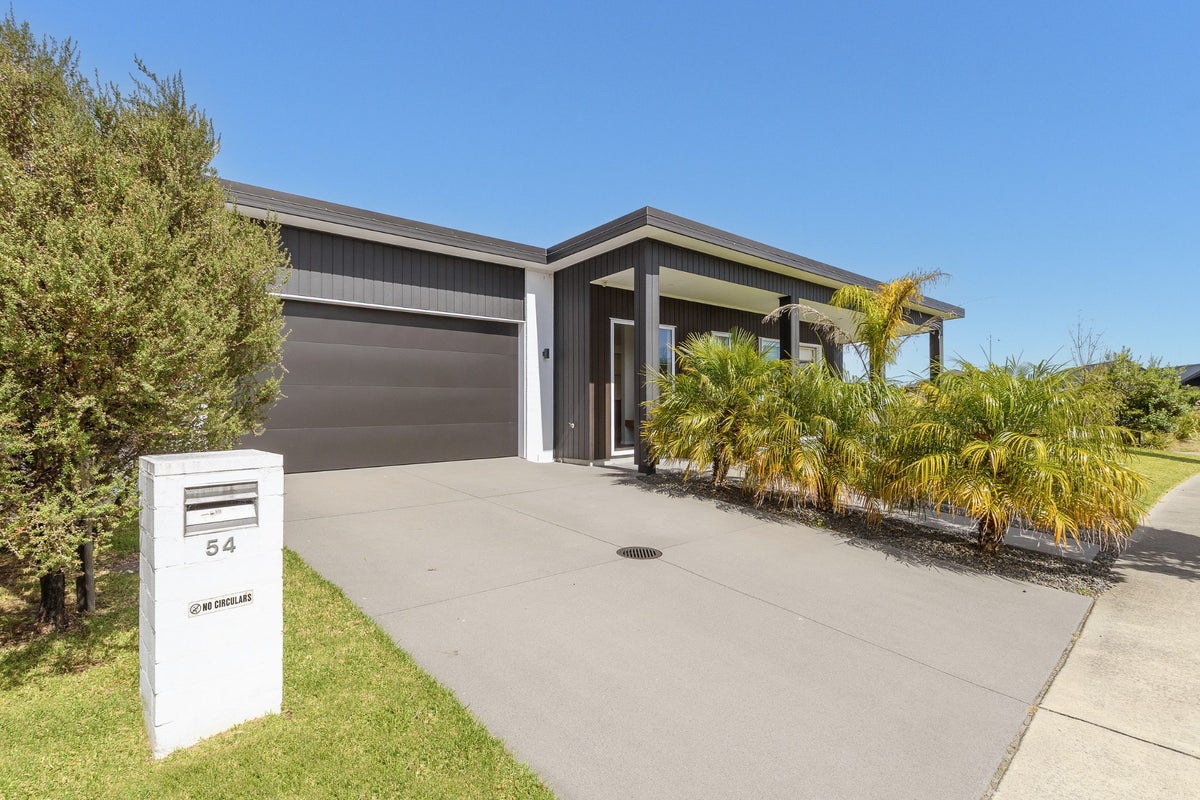 54 Dunkeld Drive, Papamoa Beach, Tauranga, Bay Of Plenty - Carousel 2
