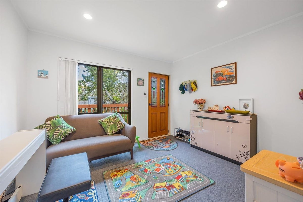 2/9 Ridgewood Crescent, Birkenhead, Auckland - Carousel 2