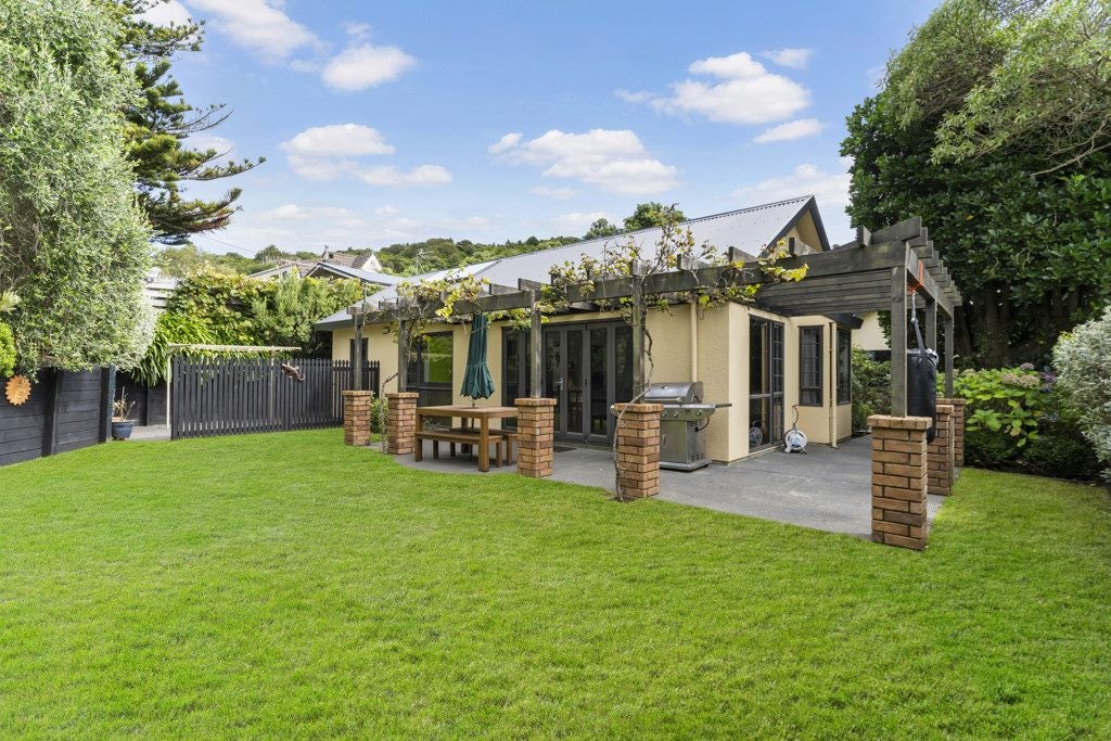 14 Waikare Street, Karori, Wellington - Carousel 1