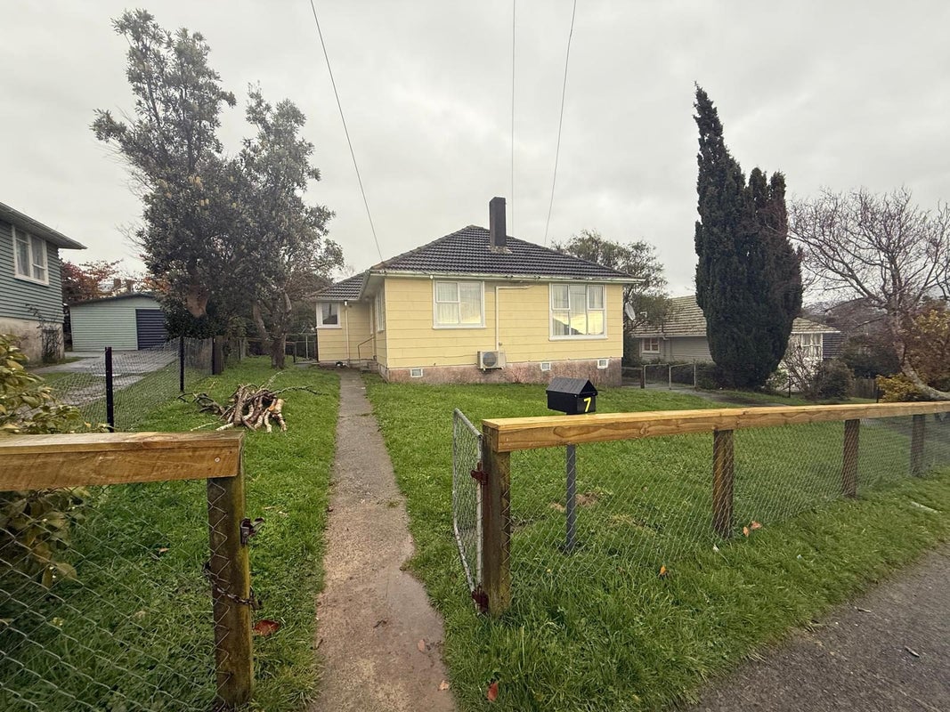 7 Cumberland Grove, Cannons Creek, Porirua, Wellington - Carousel 10
