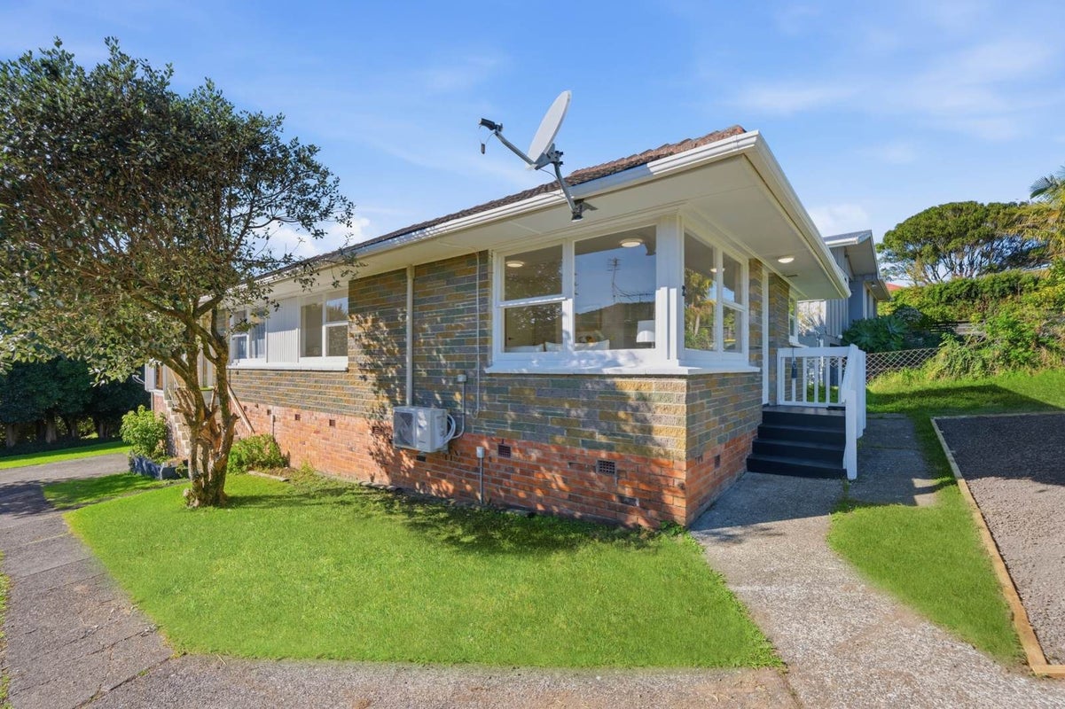 2/5 Eban Avenue, Hillcrest, Auckland - Carousel 1