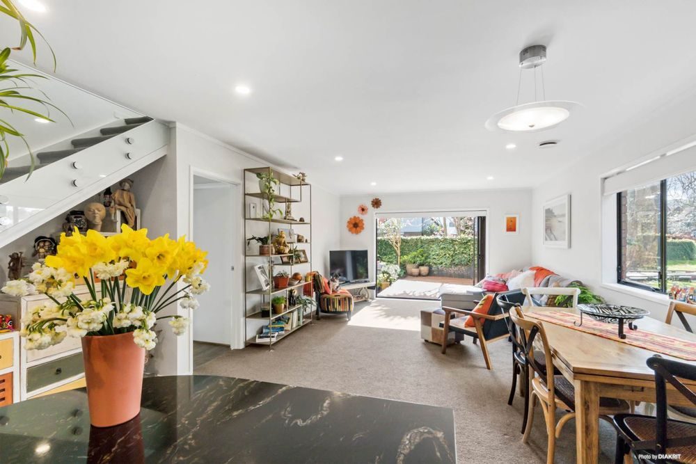56 Springwood Place, Mount Eden, Auckland - Carousel 1