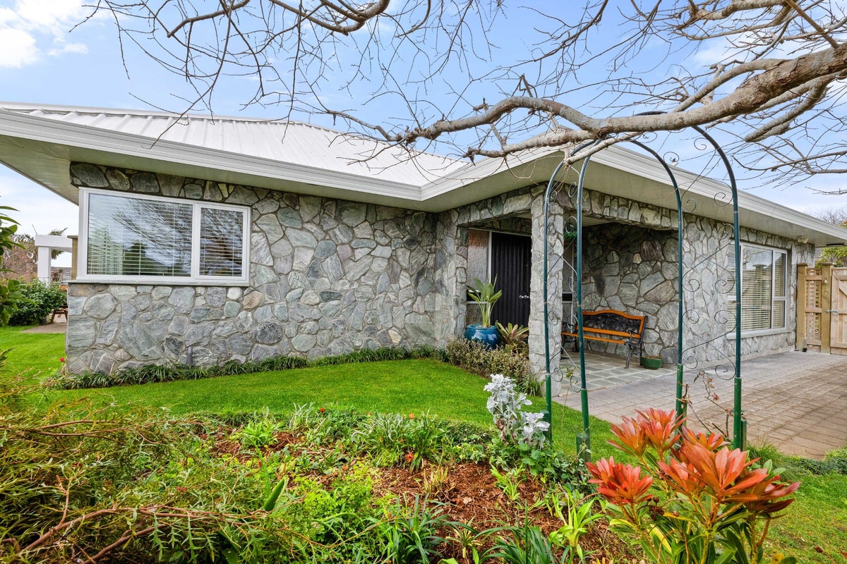 166 Heta Road, Highlands Park, New Plymouth - Carousel 2
