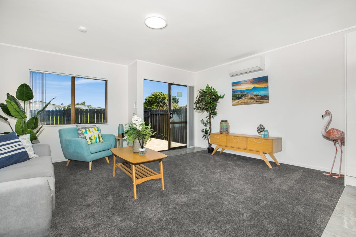 2/10 Maplesden Drive, Clendon Park, Auckland - Carousel 1