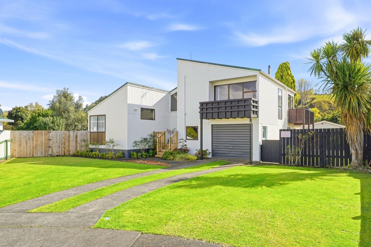 8 Ash Place, Aramoho, Whanganui - Carousel 2