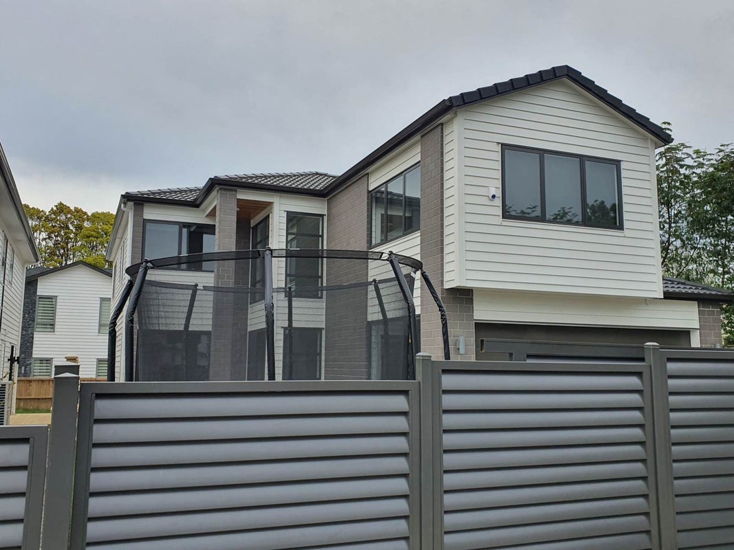 20 Armstrong Place, New Lynn, Auckland - Carousel 1