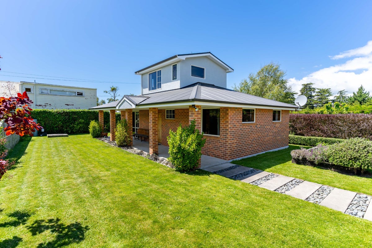 36 Bay Road, Warrington, Waikouaiti - Carousel 1