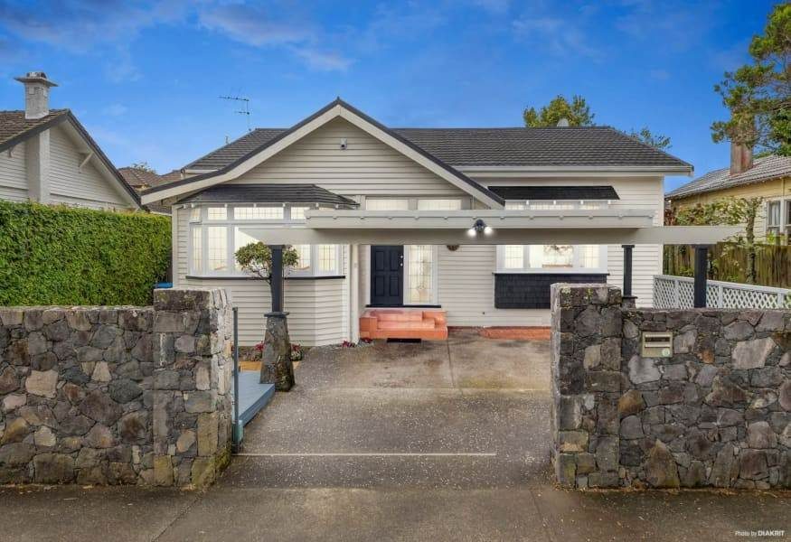 1/11 Queen Mary Avenue, Epsom, Auckland - Carousel 1