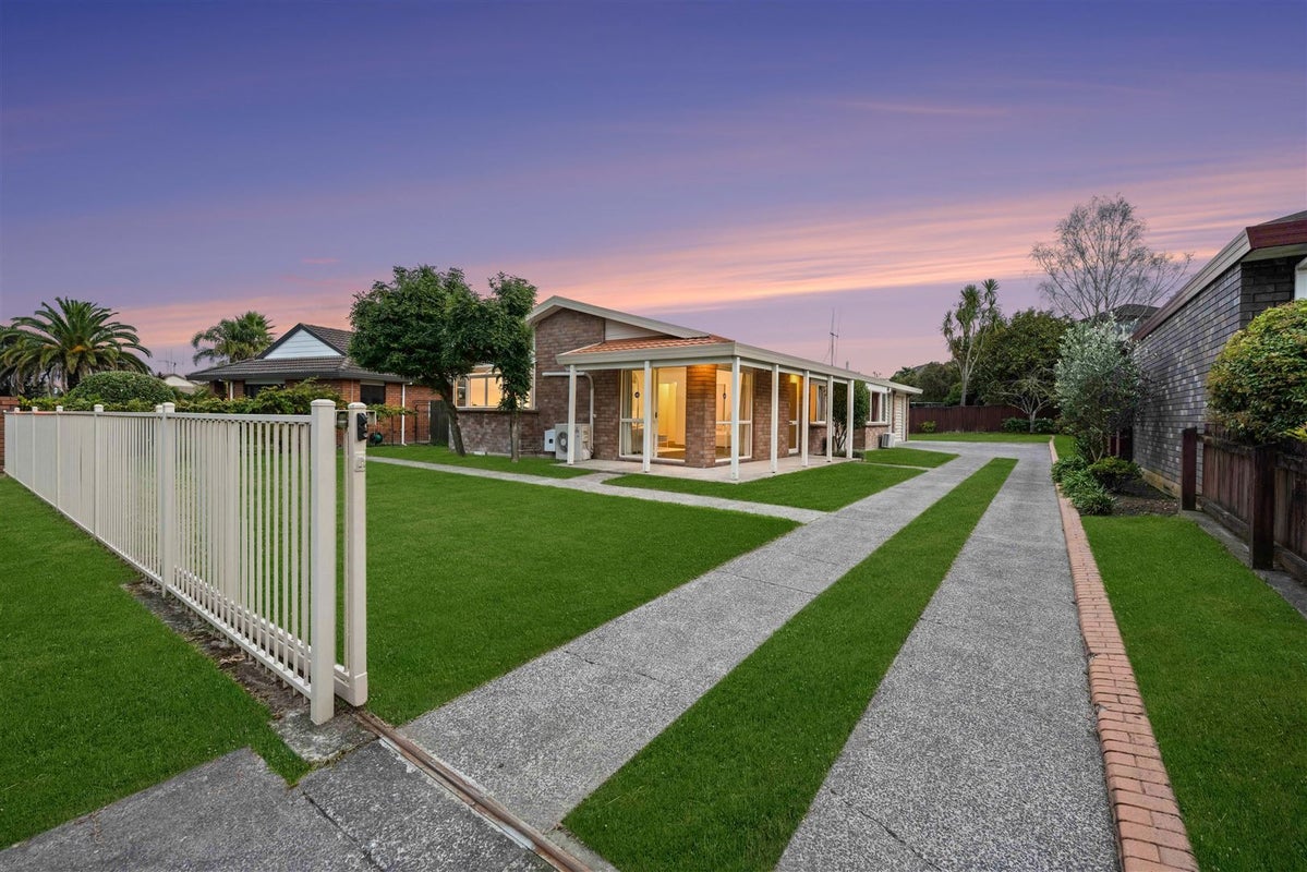 8 Moreland Avenue, Pukete, Hamilton - Carousel 1