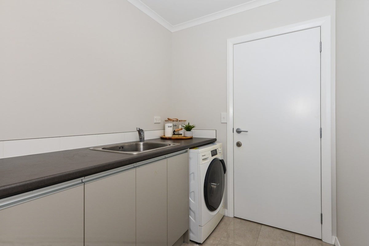 39 Helen June Avenue, Flagstaff, Hamilton - Carousel 12