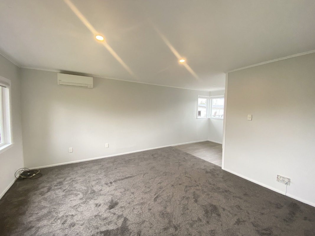 8 Lendic Avenue, Henderson, Auckland - Carousel 1