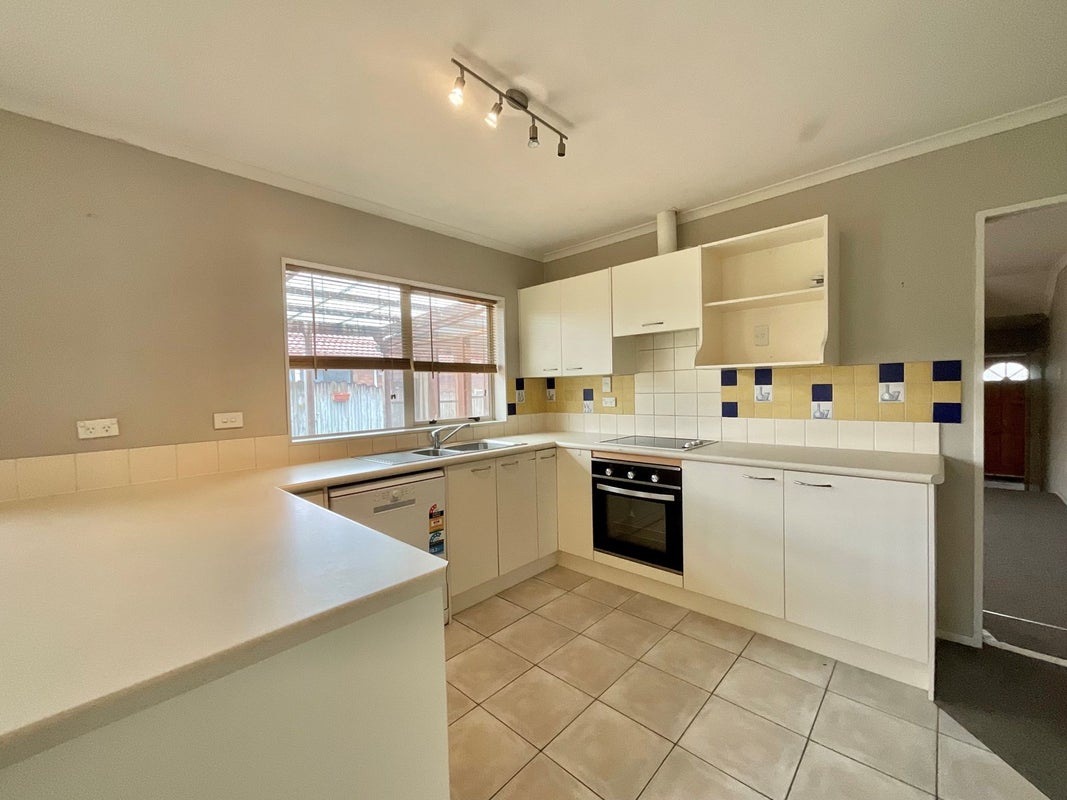 8 Kaimoana Street, Weymouth, Auckland - Carousel 2