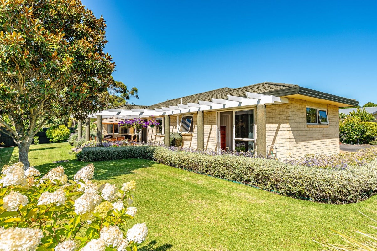 13 Norfolk Drive, Otamatea, Whanganui - Carousel 1