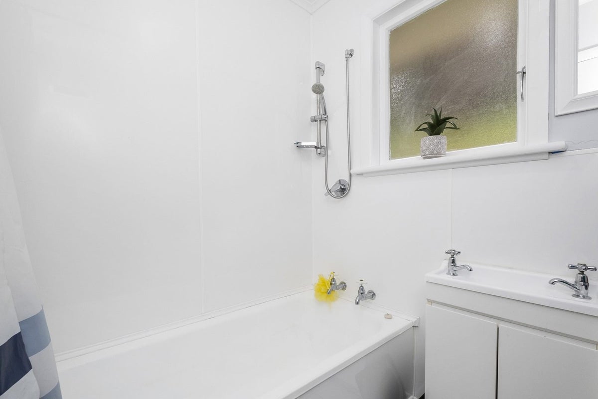 21 Winifred Street, Concord, Dunedin - Carousel 1