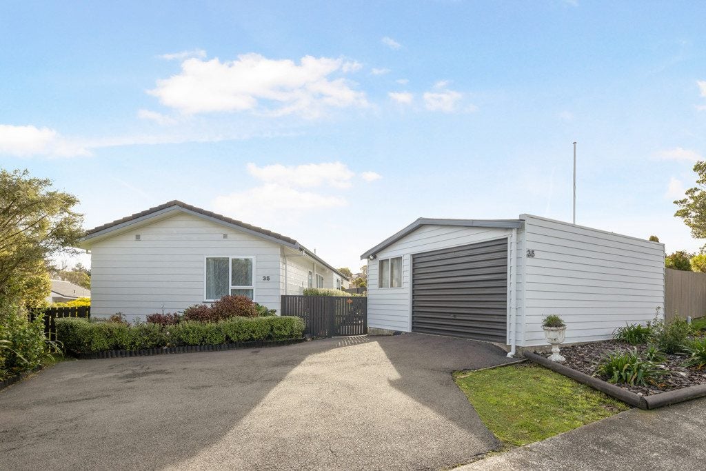 35 Guadeloupe Crescent, Grenada Village, Wellington - Carousel 1