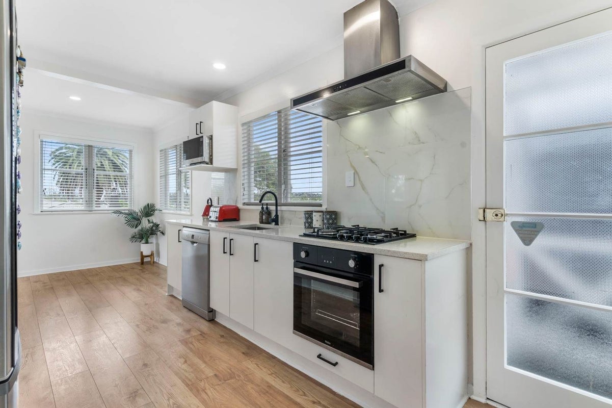 35 Fairclough Road, Beach Haven, Auckland - Carousel 2