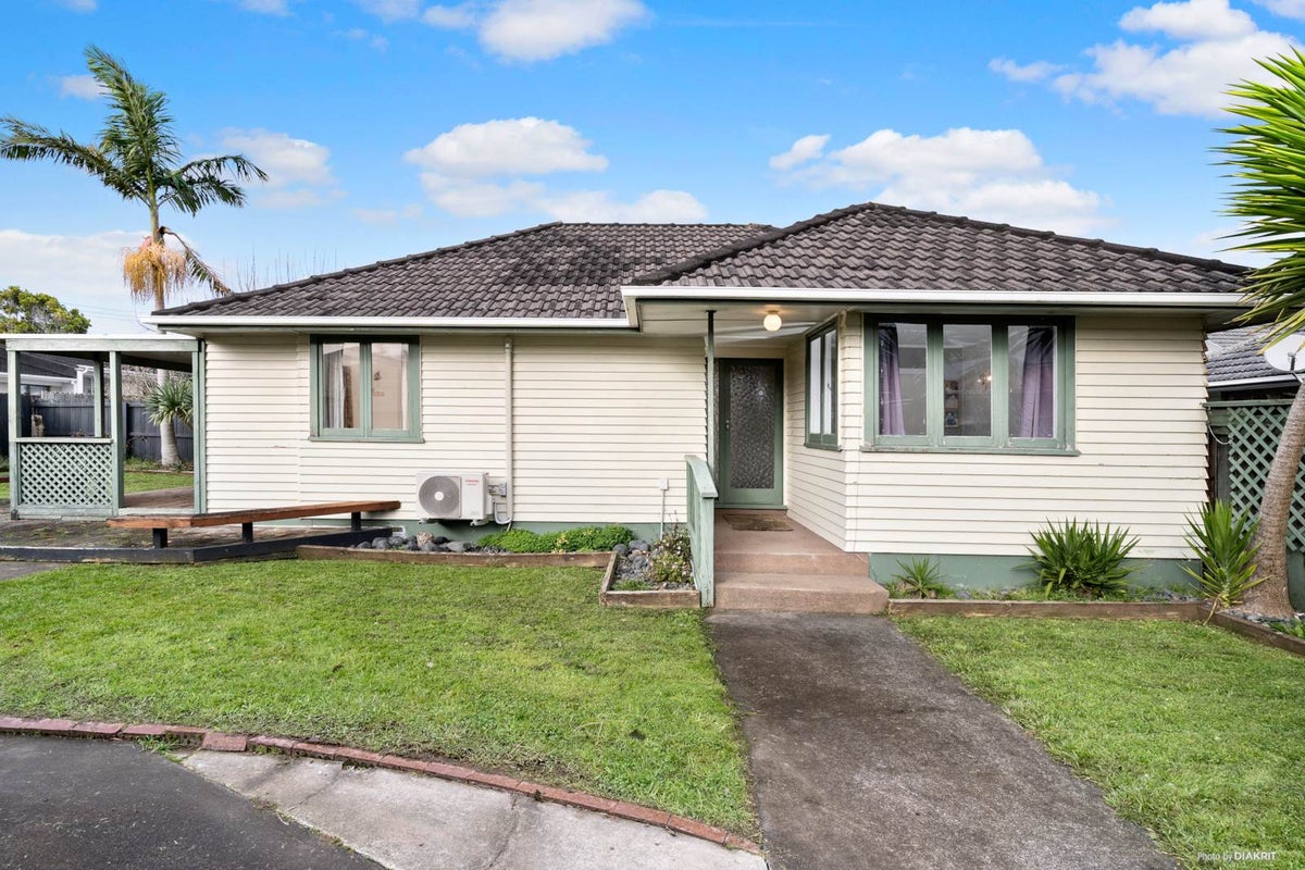 2/94 Howe Street, Howick, Auckland - Carousel 1