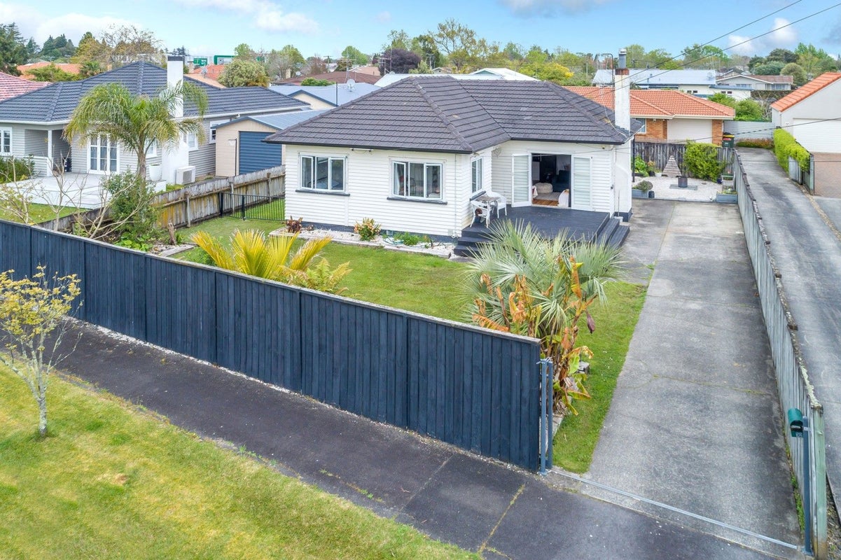 32 Pearsons Avenue, Claudelands, Hamilton - Carousel 2