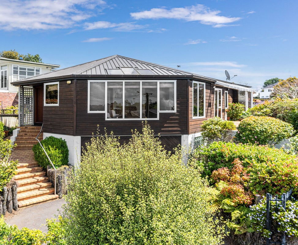 2/163 Riddell Road, Glendowie, Auckland - Carousel 1