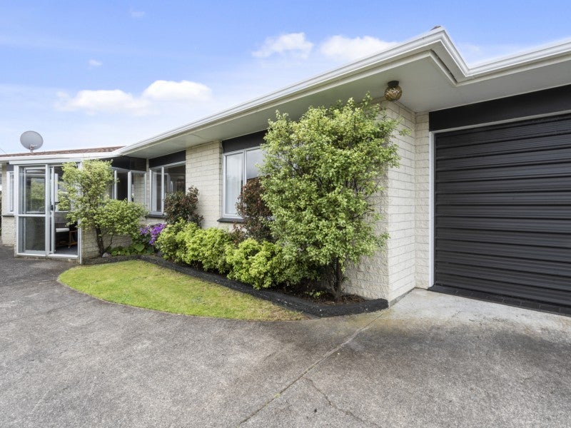 3/3 Union Street, Merrilands, New Plymouth - Carousel 2