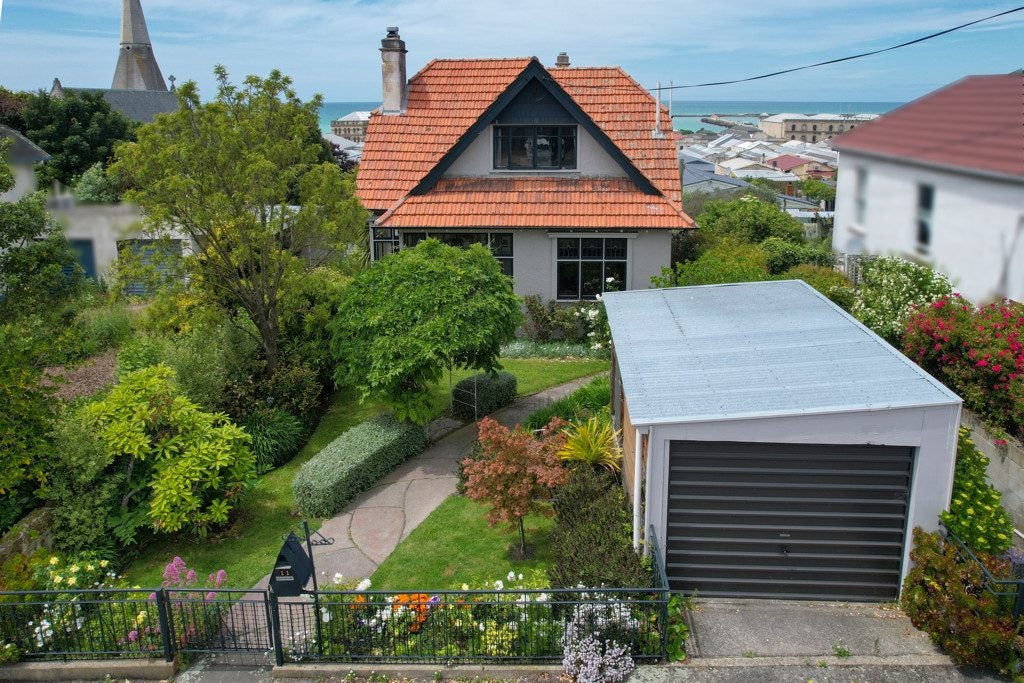 11 Wharfe Street, South Hill, Oamaru - Carousel 1