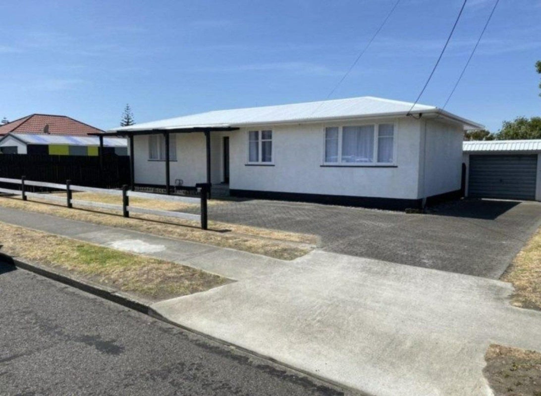 12 Mosston Road, Castlecliff, Whanganui - Carousel 6