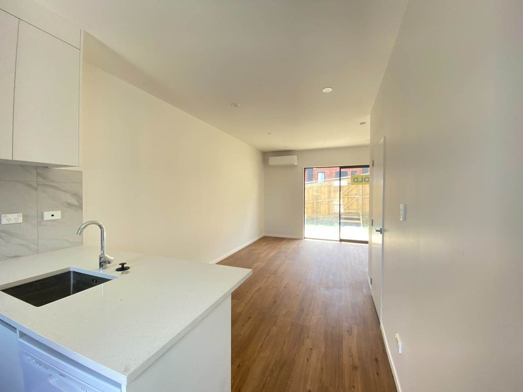 1 Creekside Way, Flat Bush, Auckland - Carousel 2