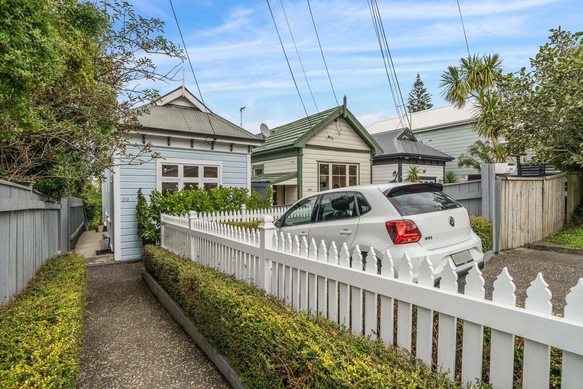 55A Te Wharepouri Street, Berhampore, Wellington - Carousel 1