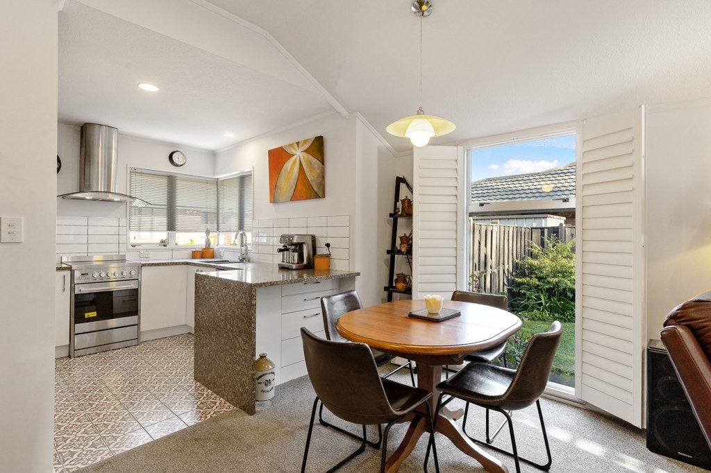 9 Castle Way, Beckenham, Christchurch - Carousel 2