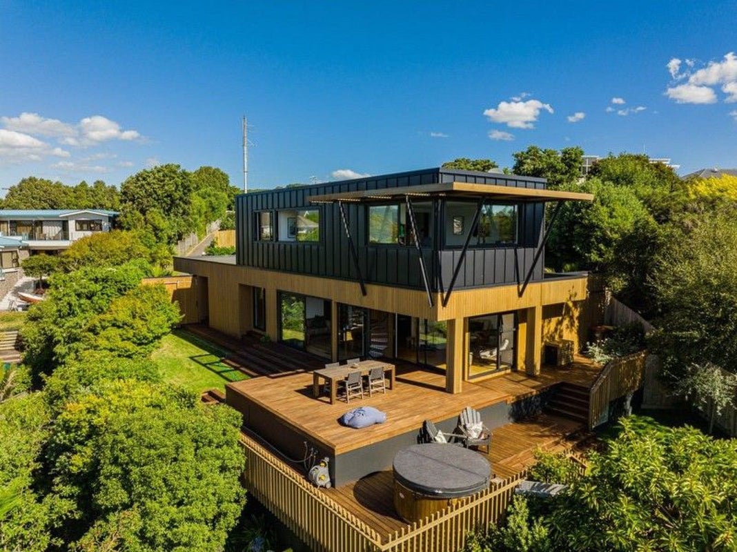41 Seaview Road, Paremata, Porirua - Carousel 1